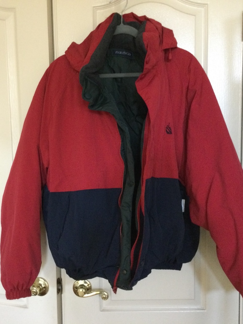 Men’s Nautica red, blue / green reversible winter insulated jacket size XL